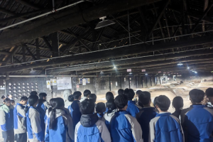 非遗融科技匠心育新人 ——江口醇百年窖池群科普基地开展“科技之春”现场观摩活动