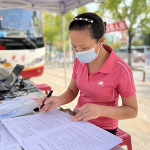 满月映中秋 献血助团圆平昌县同州街道办事处组织无偿献血活动