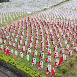 网络中国节·清明 | 清明祭英烈 巴中200余名师生为烈士墓碑描红