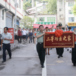 立功喜报送上门 崇军之风暖人心