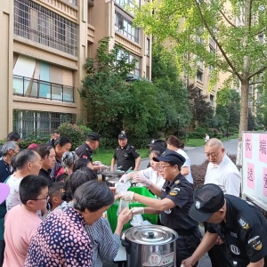 金房物业集团·巴中川旅世纪外滩项目部联合恩阳区文治街道飞凤社区开展“粽叶飘香过端午 幸福和谐邻里情”主题活动