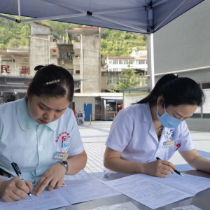 8月1日至8月16日，全市共有近300名医务人员参与献血，献血量达8.16万毫升